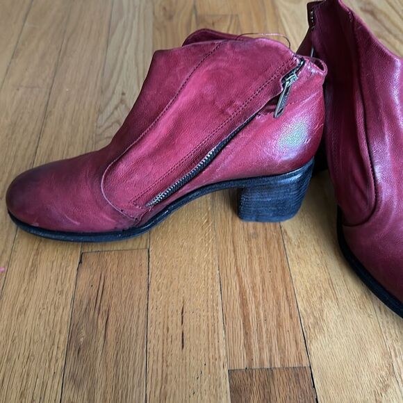 A. S. 98 sz EU 39 US 8.5 red leather heeled boots side zip great pre owned cond - Picture 8 of 8